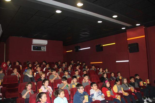 Çocukların ’Sinema’ mutluluğu