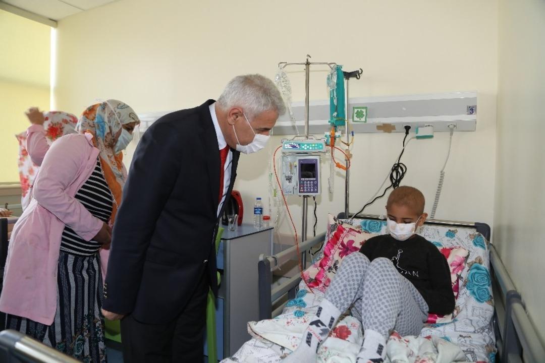 Başkan G&uuml;der, l&ouml;semili &ccedil;ocukları unutmadı