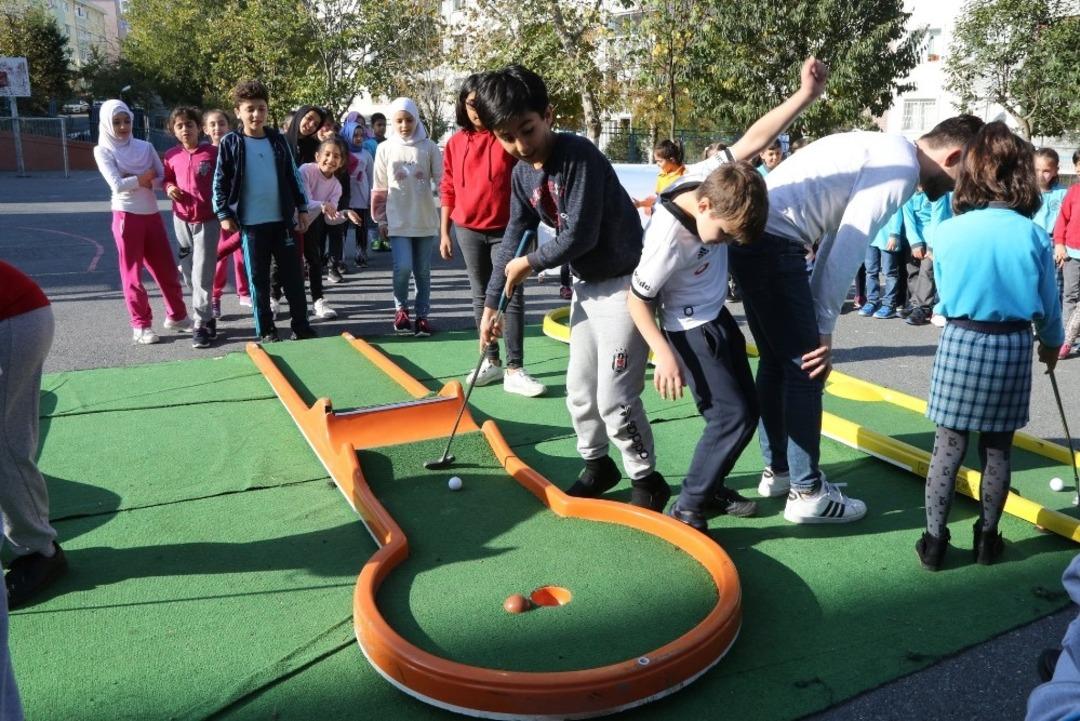 Ey&uuml;psultanlı &ccedil;ocuklar Mini Golfle buluştu