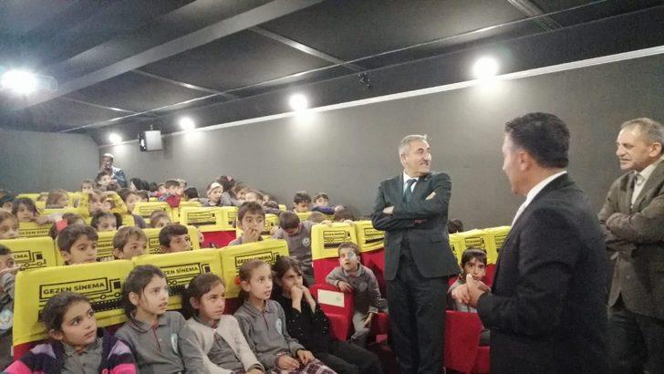 Sinemasız ilçede çocuklar ’Gezen Sinema’ ile buluştu G2