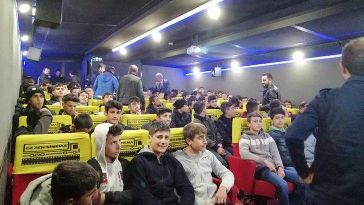 Sinemasız ilçede çocuklar ’Gezen Sinema’ ile buluştu G4