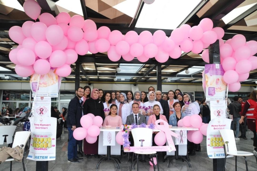Sağlık&ccedil;ılardan meme kanseri farkındalık etkinliği