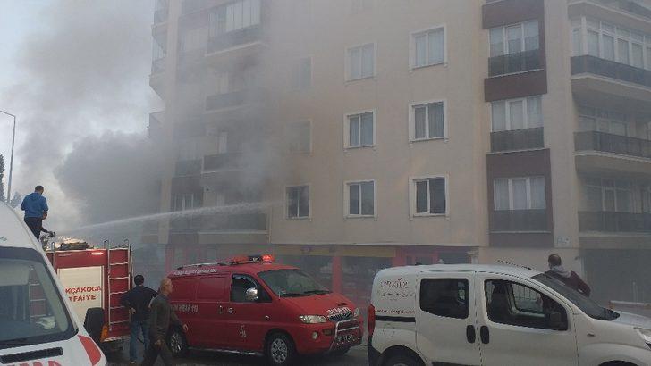 Apartmanda çıkan yangında mahsur kalan şahsı itfaiye kurtardı G5