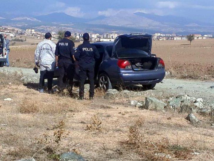 Kan donduran kıskançlık cinayeti! Yoldan geçen diğer araç sürücüler haber verdi G2