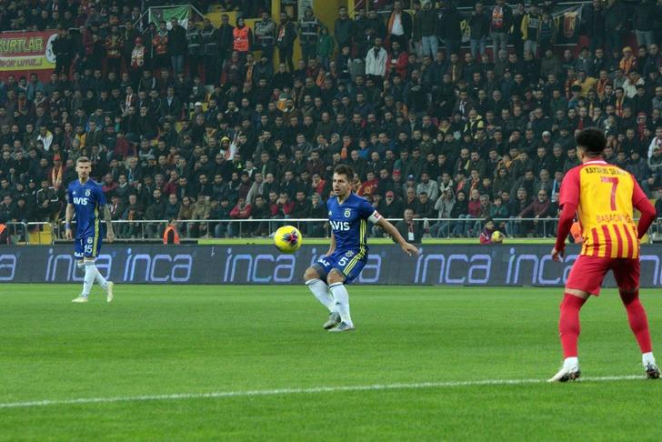 Emre Belözoğlu'nun sol bacağında yırtık tespit edildi G1