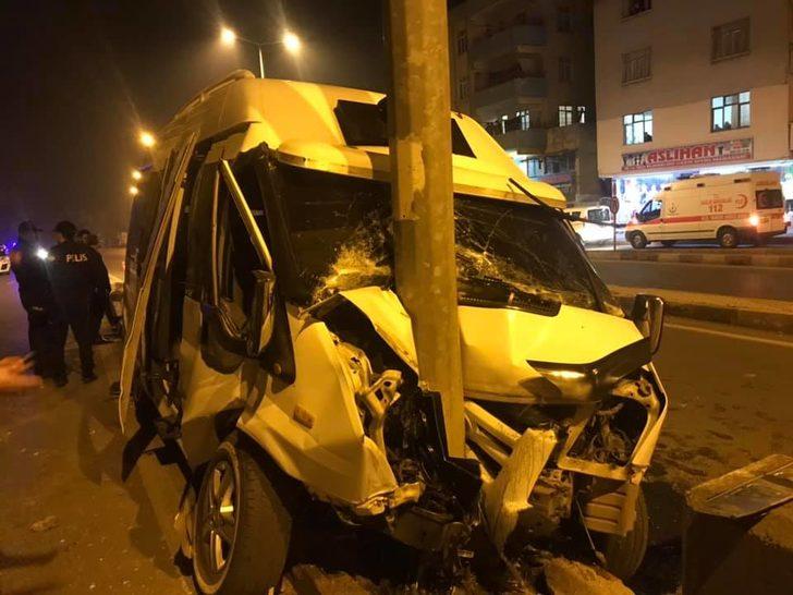 Kahramanmaraş'ta işçi servis minibüsü kaza yaptı: 10 yaralı G2
