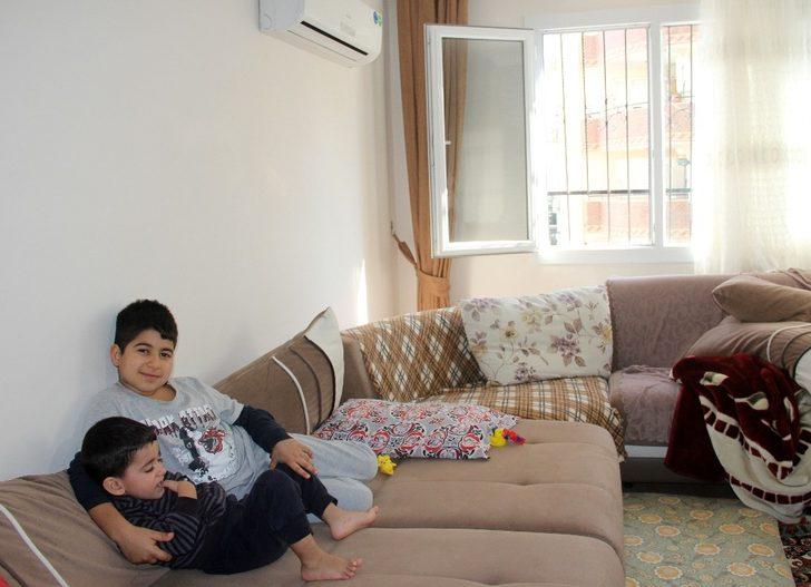 Pencerede asılı kalan çocuk ölümden döndü G5