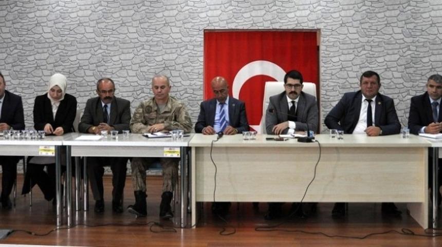 Kaymakam Coşkun muhtarların talep ve &ouml;nerilerini dinledi