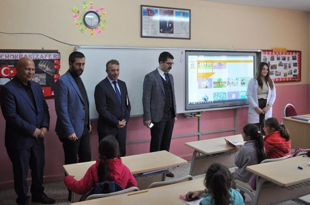 Kaymakam Coşkun ve Başkan G&uuml;rer &ouml;ğrencilerle bir araya geldi