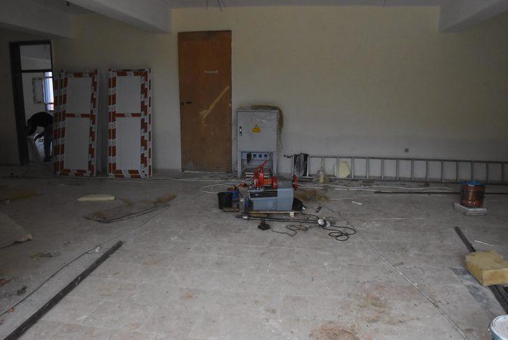 Cami avlusuna konulan konteynerde eğitim devam ediyor G4