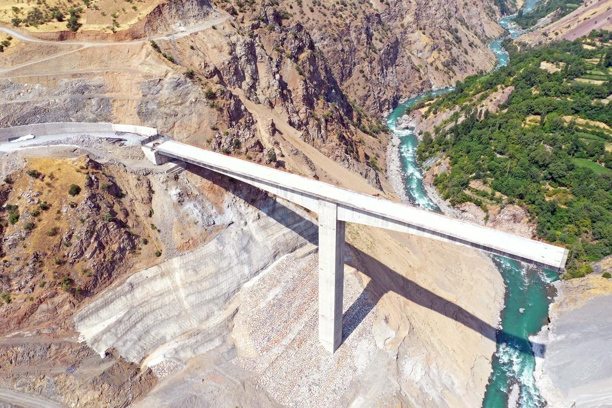 50 yıllık hayal ger&ccedil;ek oluyor! T&uuml;rkiye&rsquo;nin en y&uuml;ksek k&ouml;pr&uuml;s&uuml; Bitlis ile Siirt arasında yapılıyor