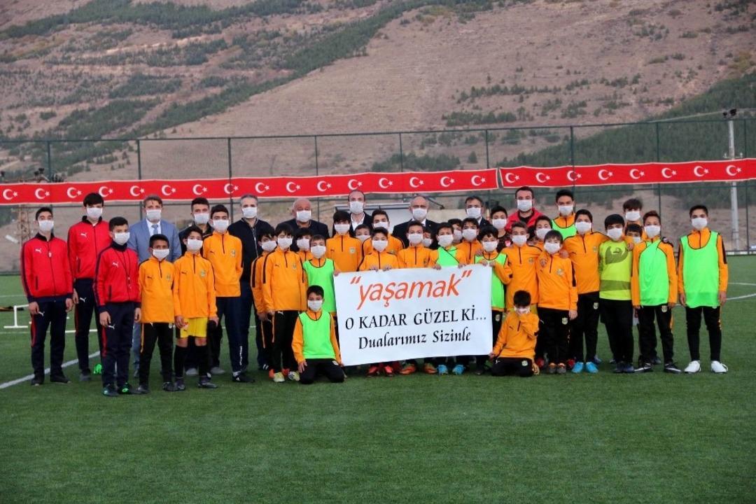 L&ouml;semili &ccedil;ocuklara har&ccedil;lıklarını bağışladılar