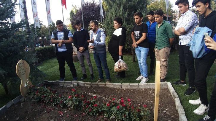 Kıraathane müdavimi öğrencilerden anlamlı ziyaret G1