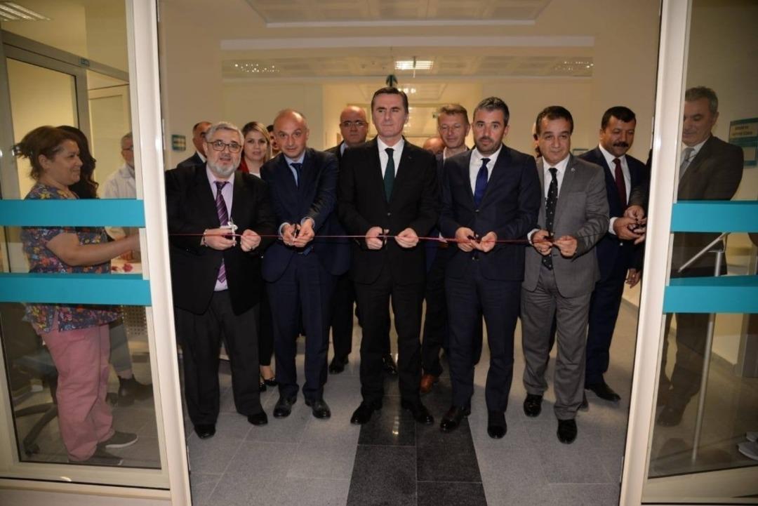 Başhekim Akdoğan&rsquo;dan Başkan Ertuğrul &Ccedil;etin&rsquo;e plaket