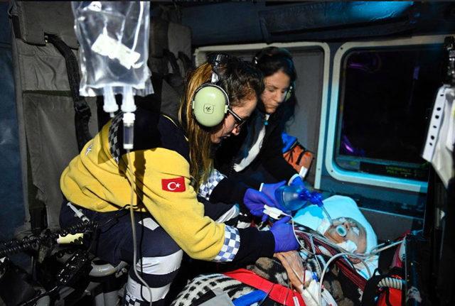 Gökçeada'da solunum yetmezliği çeken hastaya helikopterli sevk
