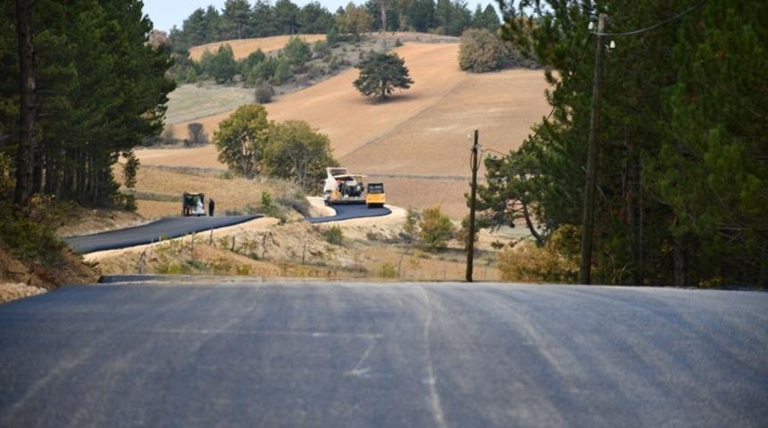 Vali asfalt çalışmalarını inceledi