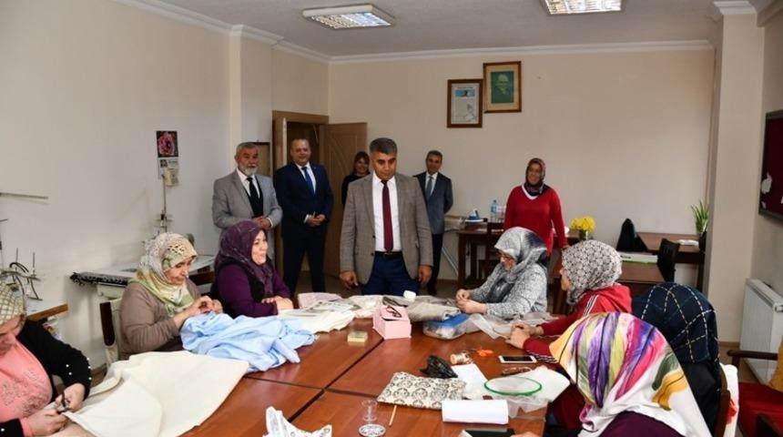 Vali vatandaşları dinledi