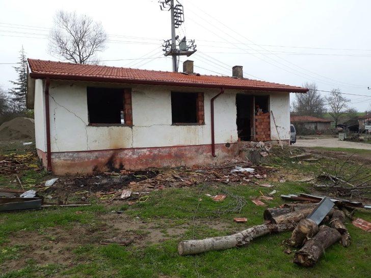 Harabe bina, köy konağına dönüştürüldü G2