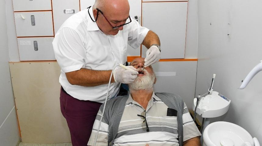 Gezici diş sağlığı aracı her hafta kırsal mahalleleri dolaşıyor