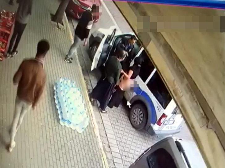 Parayı almakla suçlanınca sokak ortasında soyundu G4