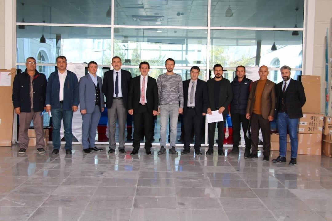 Van&rsquo;da yeni kurulan 5 spor kul&uuml;b&uuml;ne malzeme desteği