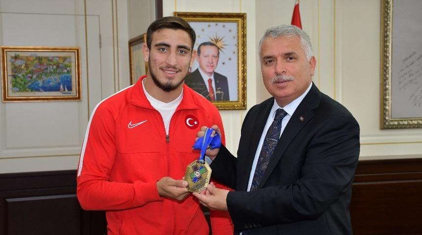 Rusya&rsquo;dan bronz madalya ile d&ouml;nd&uuml;