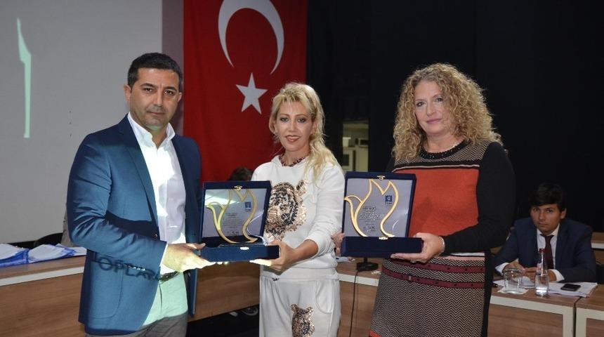 &Ouml;mer G&uuml;nel&rsquo;den hayvan severlere teşekk&uuml;r plaketi