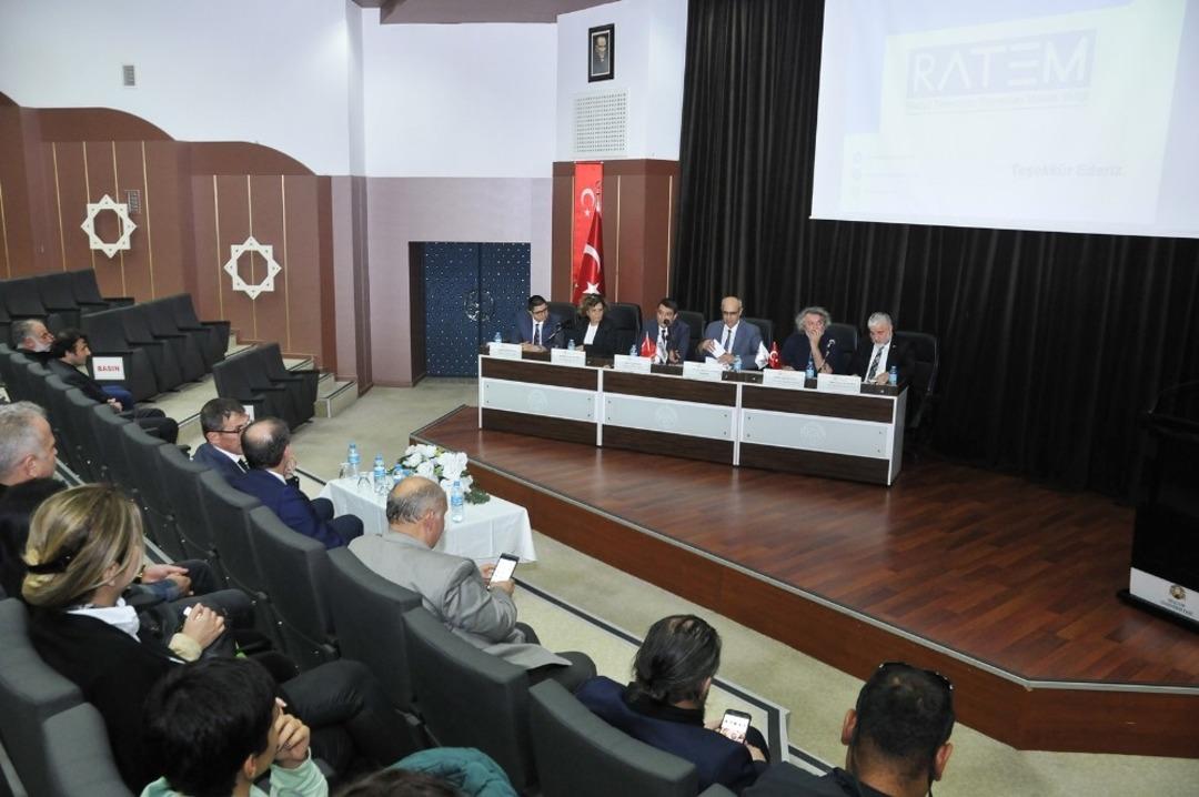 Sel&ccedil;uk&rsquo;ta &ldquo;Radyo, Televizyon Yayıncılığı ve Telif&rdquo; paneli yapıldı