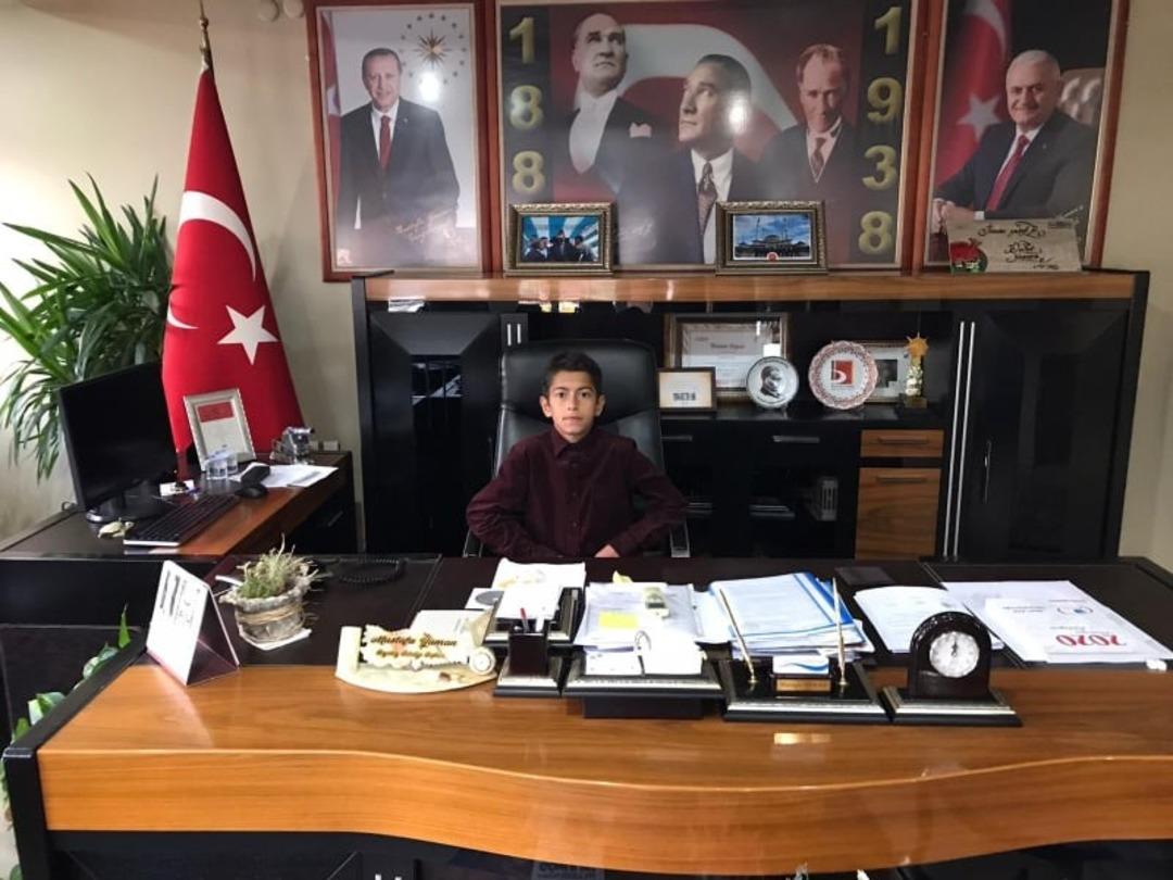 Bir g&uuml;nl&uuml;ğ&uuml;ne belediye başkanı oldu