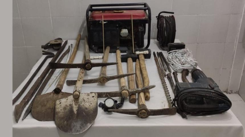 Jandarmadan ka&ccedil;ak kazı operasyonu