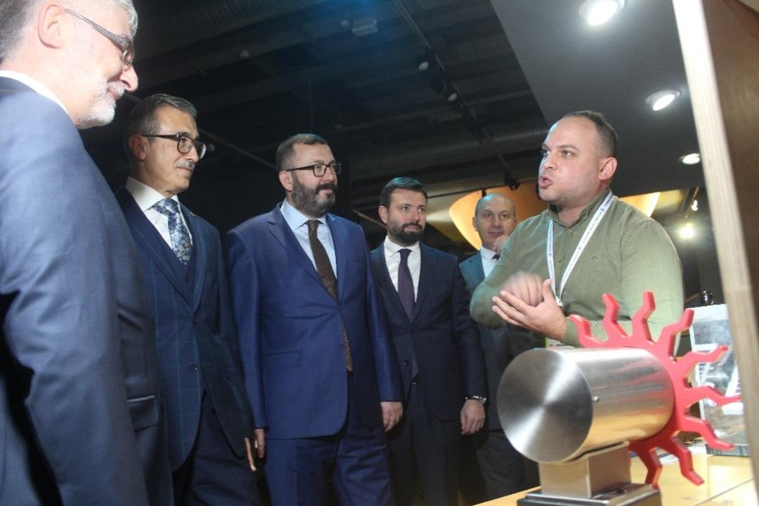 Savunma Sanayii Başkanı İsmail Demir, Kocaeli Bilim Merkezini gezdi
