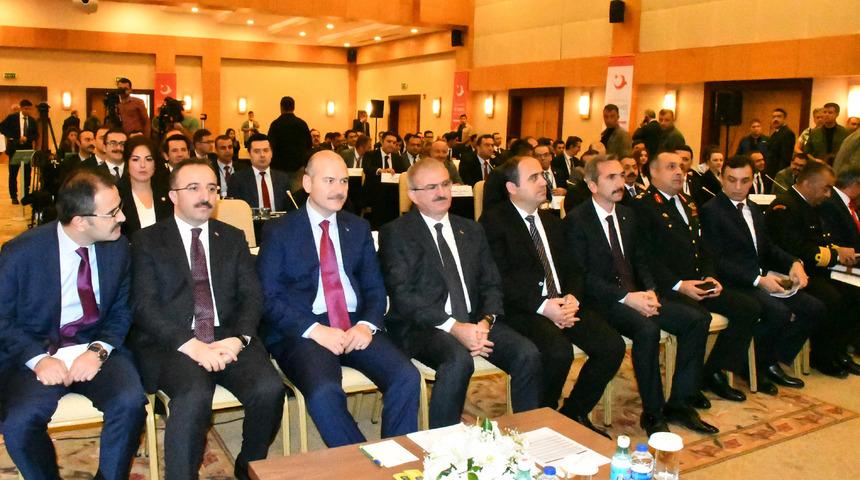 Bakan Soylu: Bu yıl 371 bin kaçak göçmen yakaladık (2)
