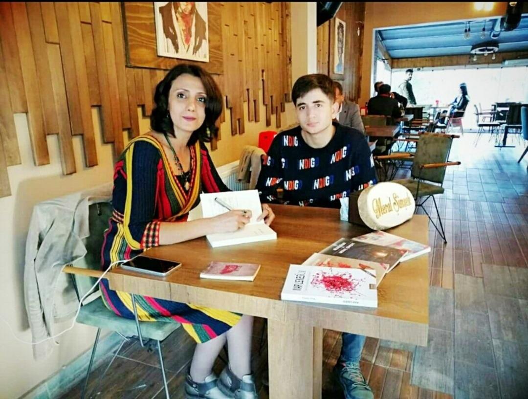 Yazar Şimşek okurlarıyla buluştu