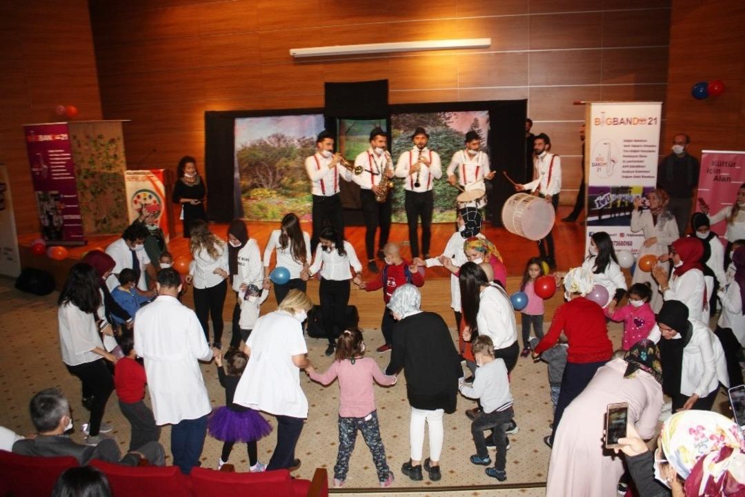 L&ouml;semili &ccedil;ocuklar moral etkinliğinde buluştu