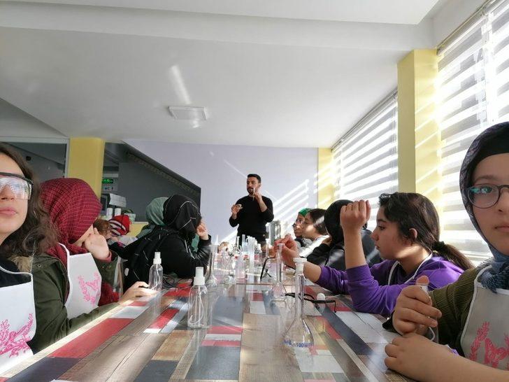 Öğrenciler Atabey Gençlik Kampında bilimle tanışıyor G3