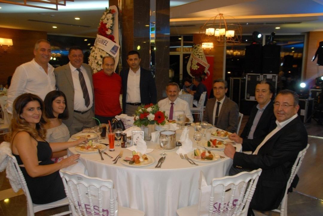 &Ouml;mer G&uuml;nel, Kuşadalı kuaf&ouml;rleri yalnız bırakmadı