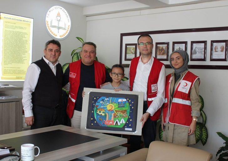 Kızılay yarışmasında dereceye girenler ödüllendirildi G1