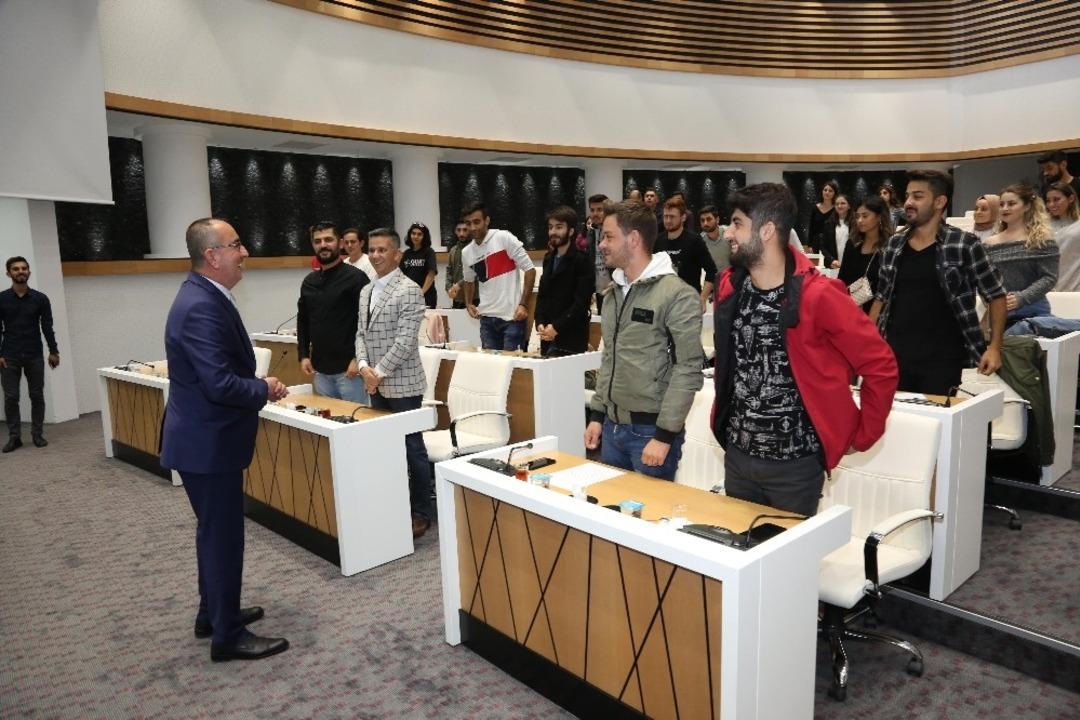 Başkan Kavuş &uuml;niversite &ouml;ğrencileriyle buluştu