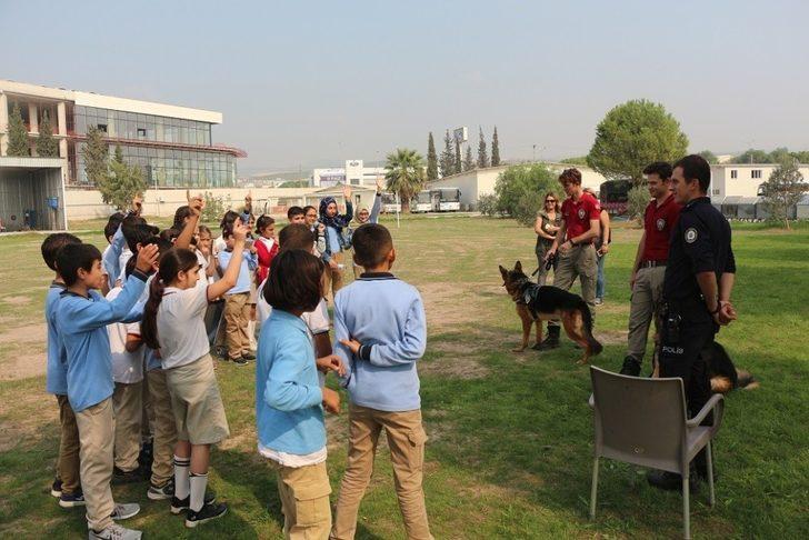 Çocuklar polis birimlerini gezdi G1