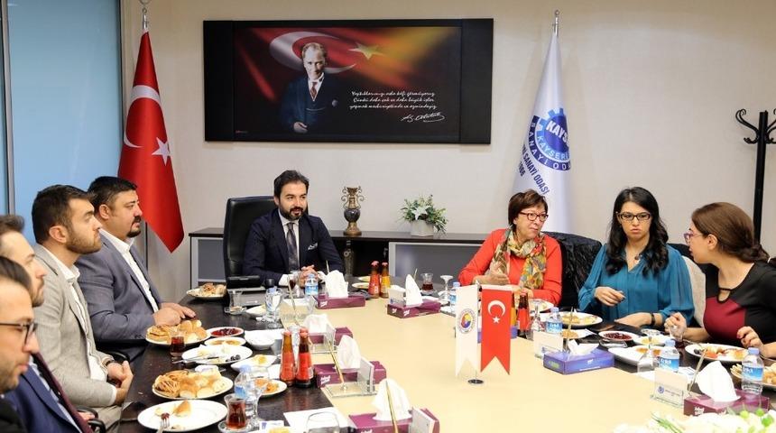 KAYSO AGÜ Öğrencilerine Kariyer Danışmanlığı Yapacak