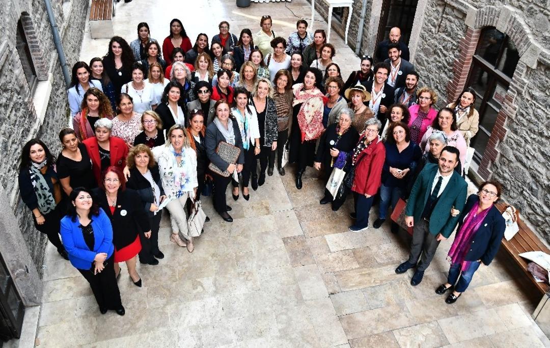 İzmir B&uuml;y&uuml;kşehir Belediyesinden "Kadın Zirvesi"