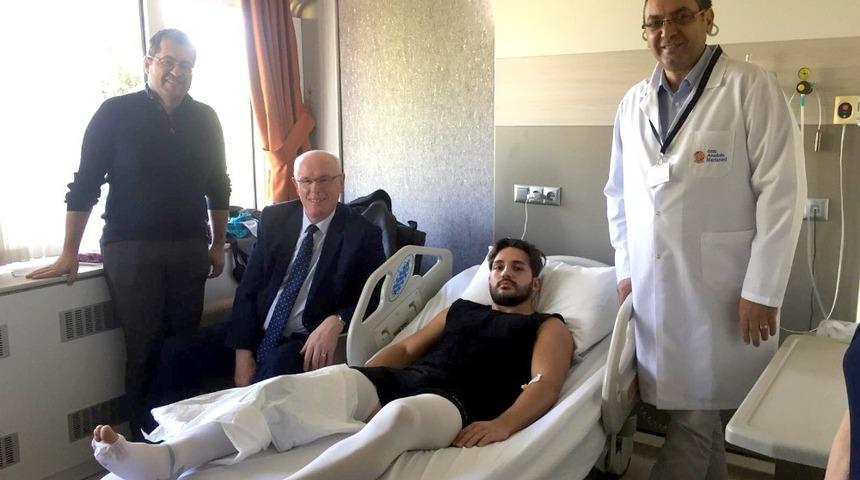 Kazım Kurt&rsquo;tan gen&ccedil; futbolcuya ge&ccedil;miş olsun ziyareti