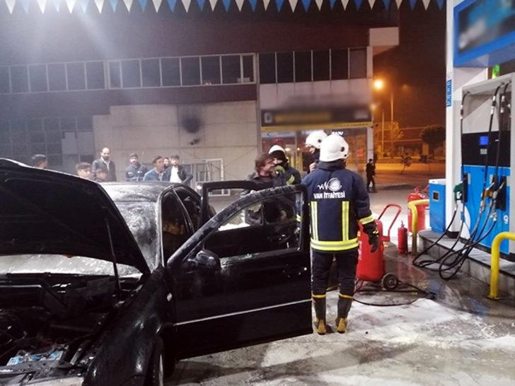 Akaryakıt istasyonunda LPG tüpü patlayan araç alev alev yandı G3