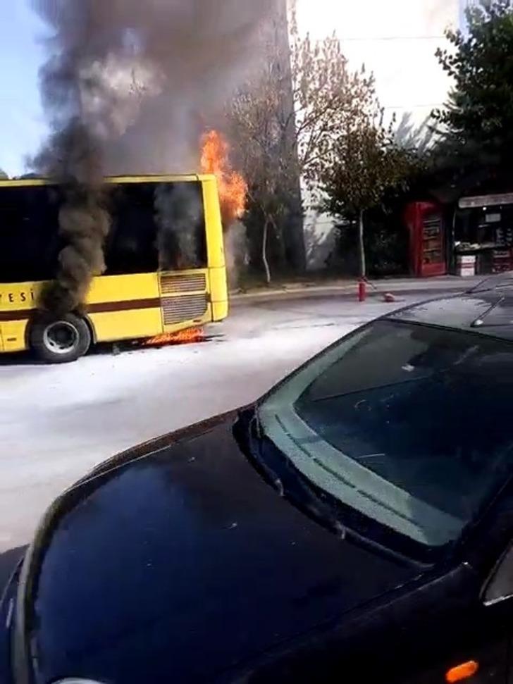 Yolcu dolu belediye otobüsü alev aldı G1