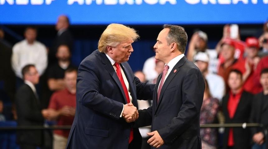 ABD'de Demokratların iki kritik eyalette kazandığı zafer Trump'ı neden endişelendirmeli?