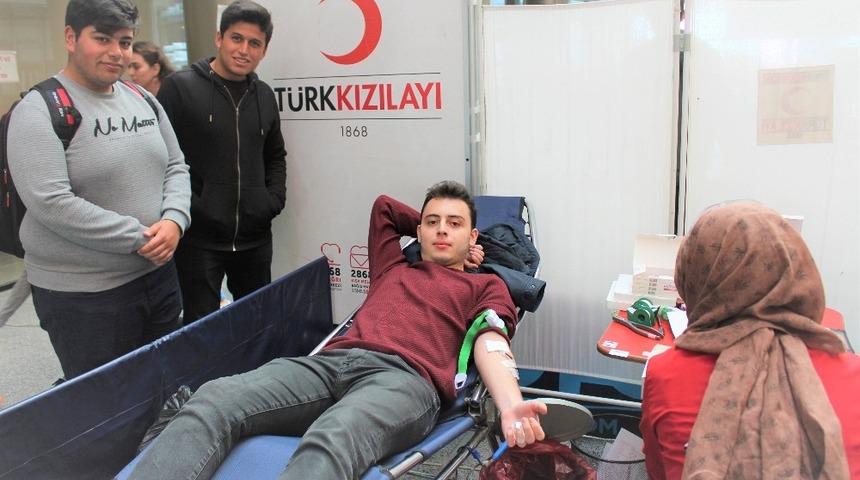 KTO Karatay &Uuml;niversitesi l&ouml;semili &ccedil;ocukları unutmadı