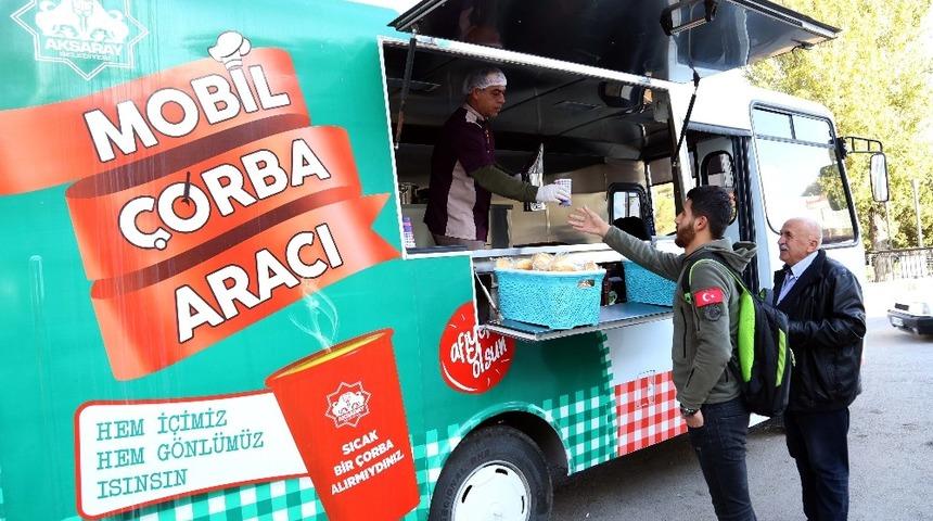 Aksaray Belediyesi sınav haftasında &ouml;ğrencilerin i&ccedil;ini ısıtıyor