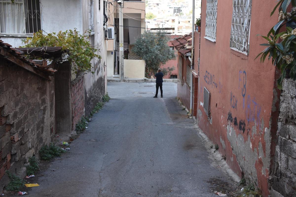 &Ccedil;ocukların yuvarladığı lastik 2 kadına &ccedil;arptı: 1 &ouml;l&uuml;, 1 yaralı