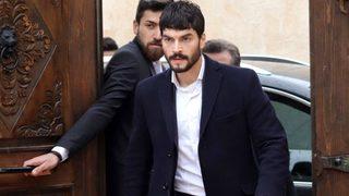 Akın Akınözü sevgilisi Sandra Pestemalciyan ile görüntülendi