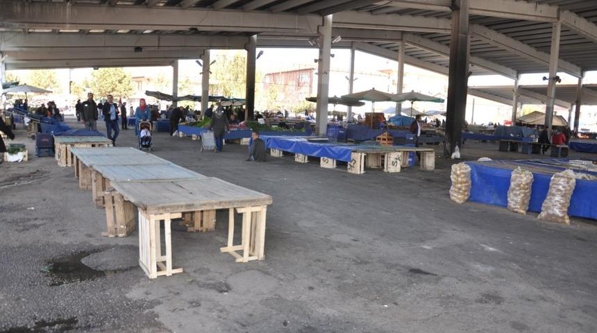 Gölbaşı’nda pazarcı esnafı protestoya devam ediyor